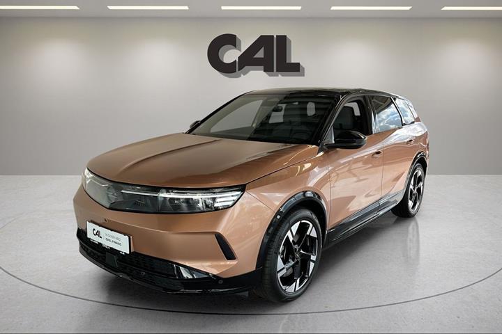 Bronze Opel Grandland-e fra 2025 set udefra