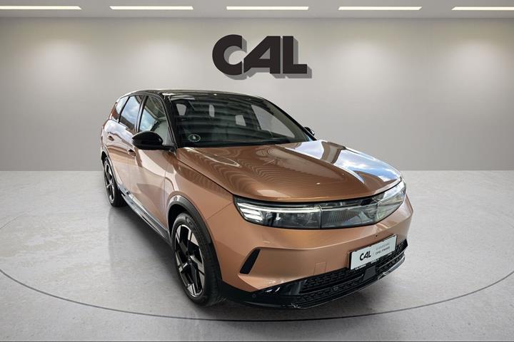 Bronze Opel Grandland-e fra 2025 set udefra