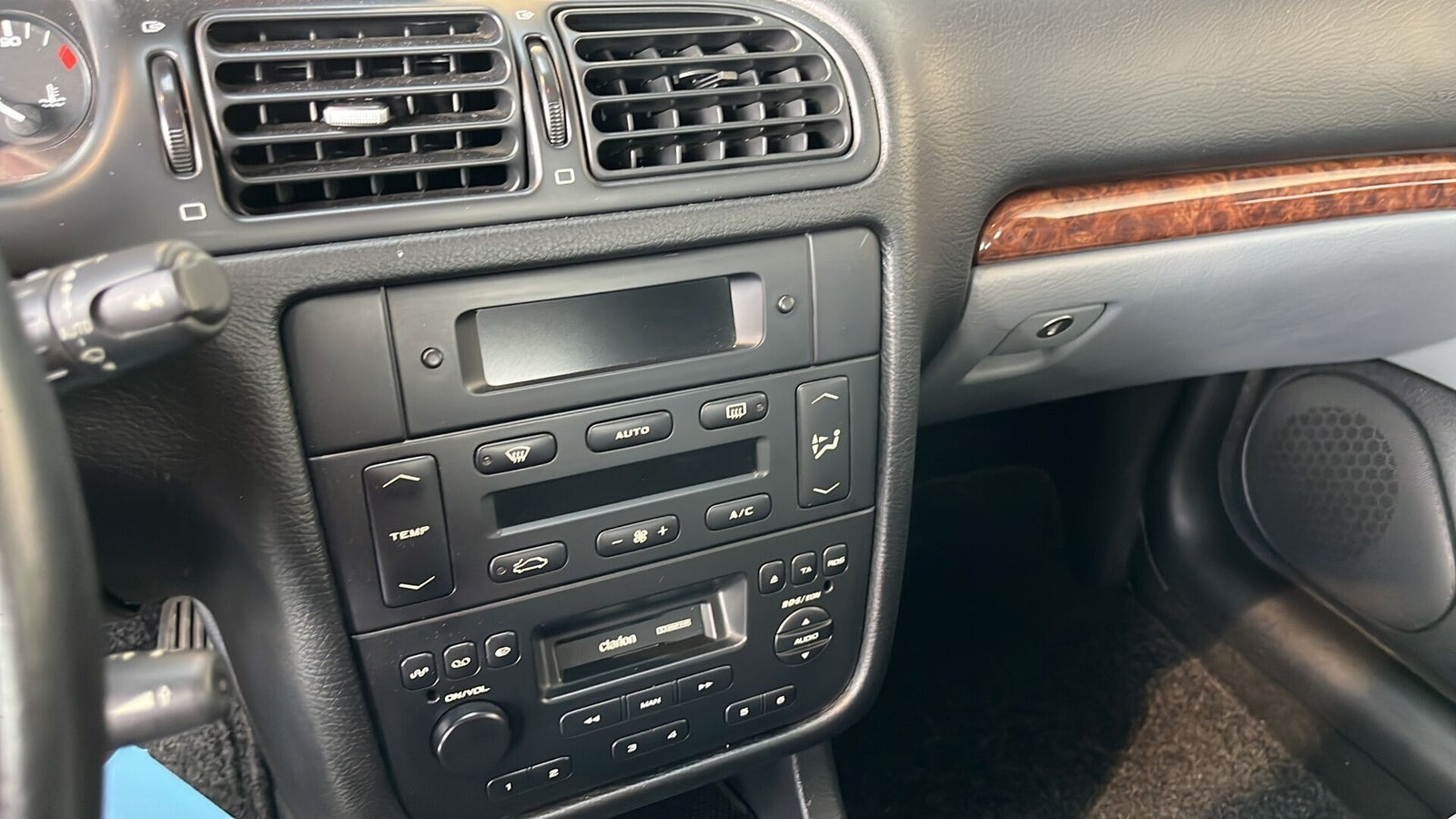 Grøn Peugeot 406 fra 1999