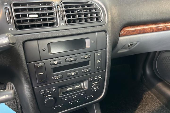 Grøn Peugeot 406 fra 1999