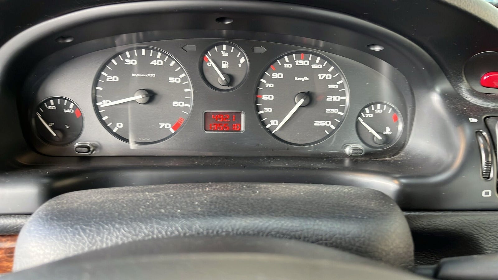Grøn Peugeot 406 fra 1999