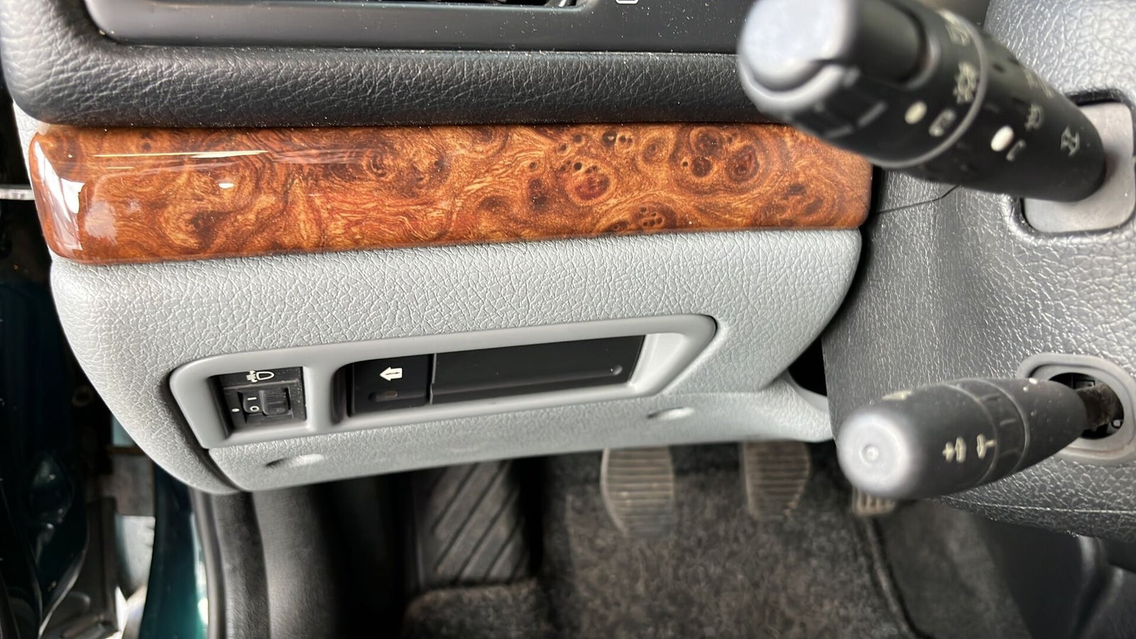Grøn Peugeot 406 fra 1999