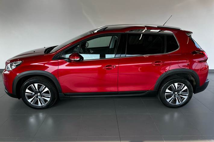 Rød Peugeot 2008 fra 2019