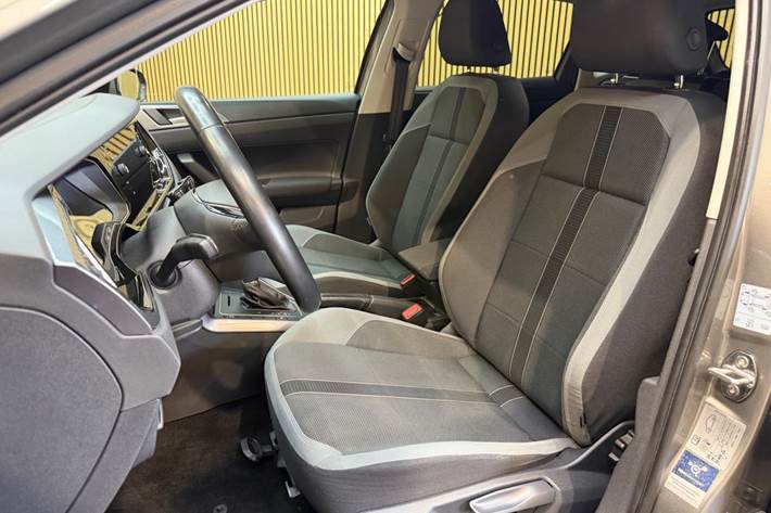 Grå VW Polo fra 2019