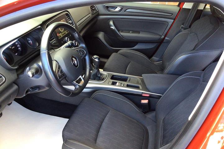 Rød Renault Megane IV fra 2020