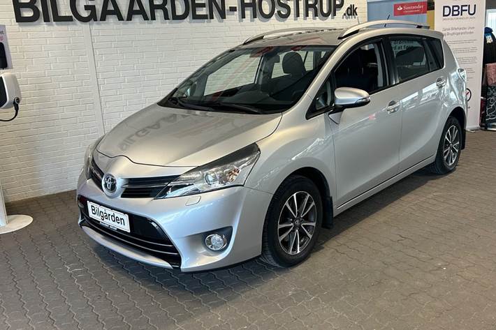 Sølv Toyota Verso fra 2014