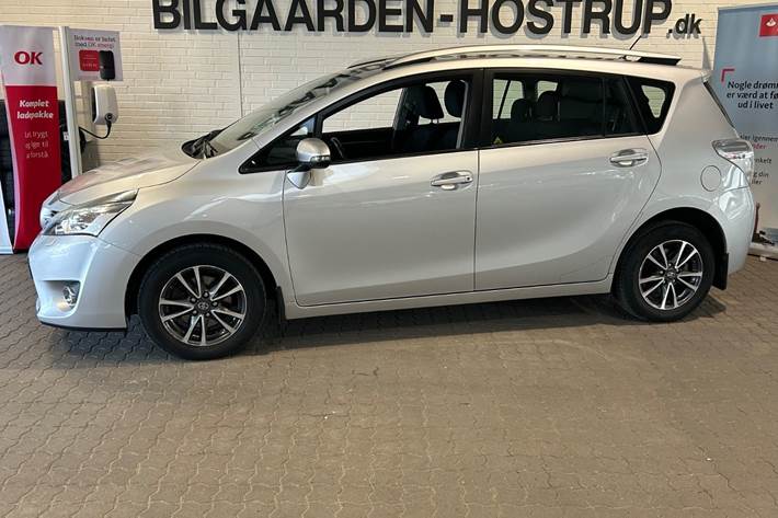 Sølv Toyota Verso fra 2014