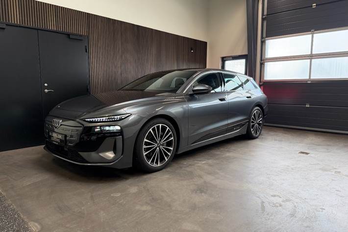 Grå Audi A6 e-tron fra 2025