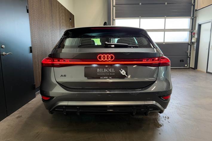 Grå Audi A6 e-tron fra 2025