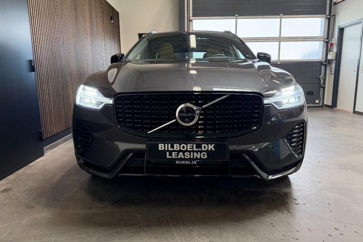Grå Volvo XC60 fra 2023