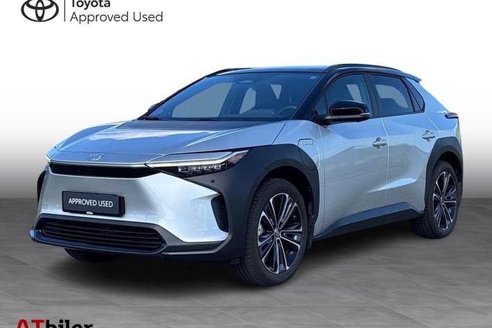 Sølv Toyota BZ4X fra 2023 set udefra