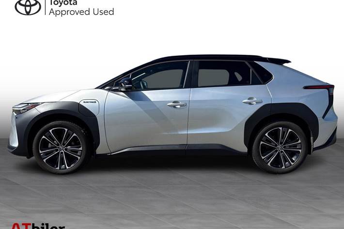 Sølv Toyota BZ4X fra 2023