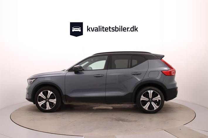 Grå Volvo XC40 fra 2023