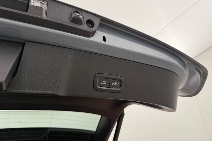 Grå Volvo XC40 fra 2023
