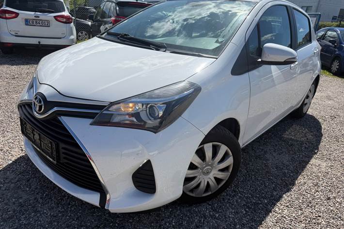 Hvid Toyota Yaris fra 2015