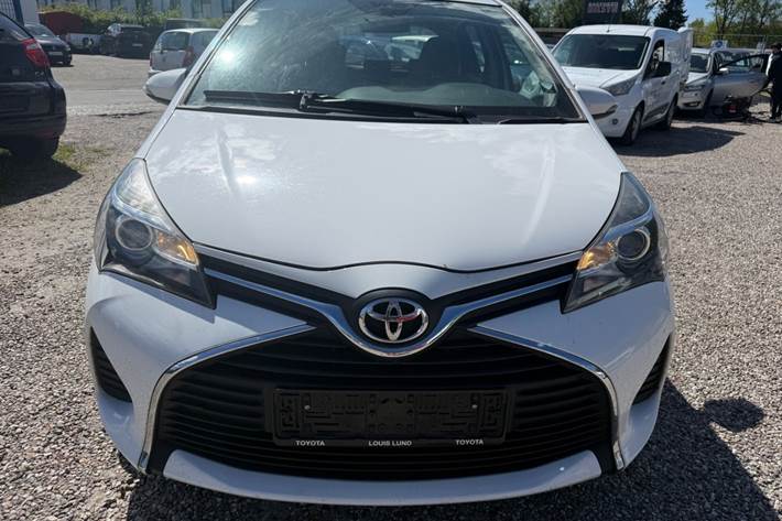 Hvid Toyota Yaris fra 2015