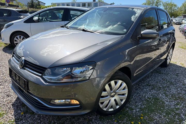 Grå VW Polo fra 2016 set udefra