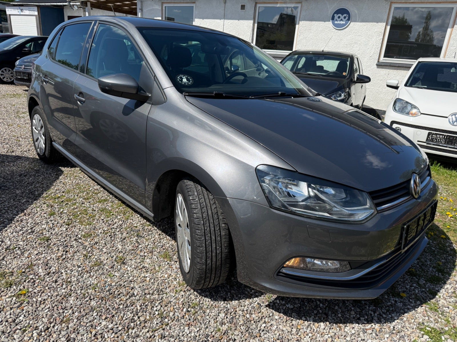 Grå VW Polo fra 2016
