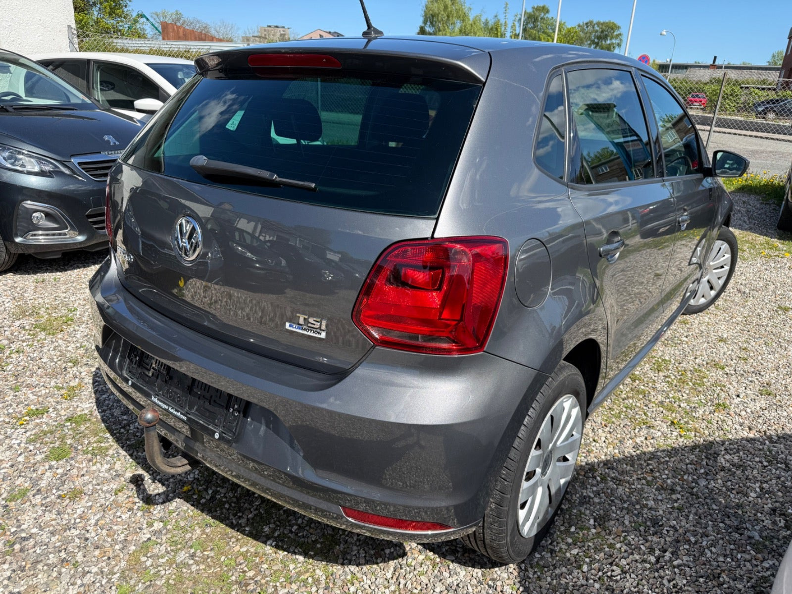 Grå VW Polo fra 2016