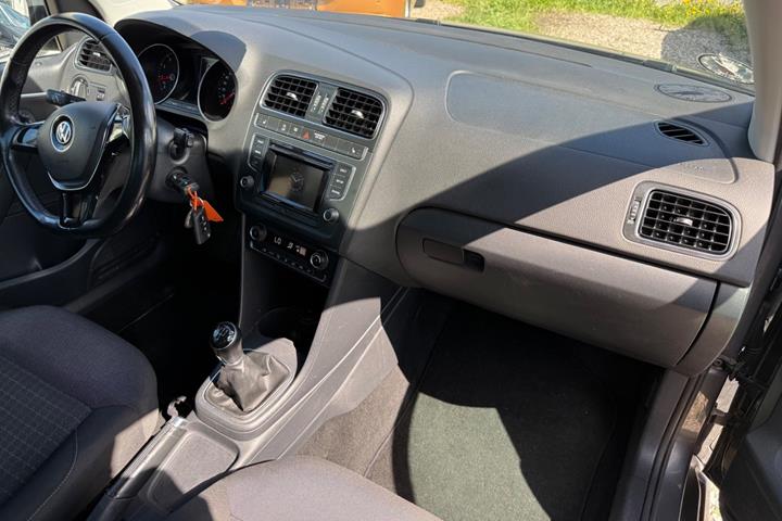 Grå VW Polo fra 2016