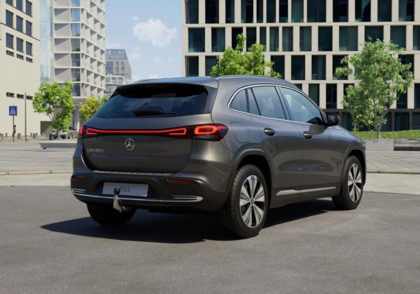 Grå Mercedes EQA250+ fra 2022