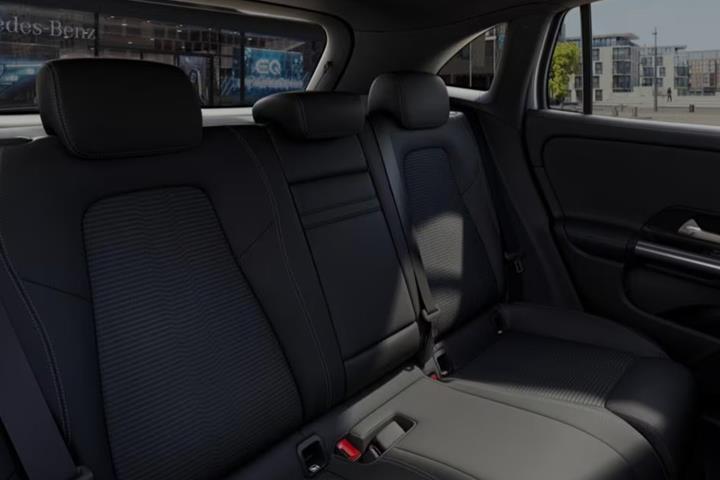 Grå Mercedes EQA250+ fra 2022