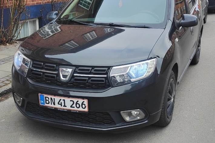 Sort Dacia Logan fra 2017