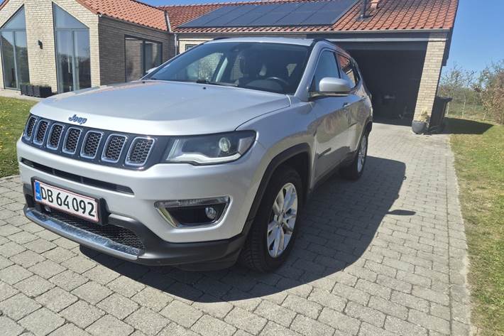 Sølv Jeep Compass fra 2020