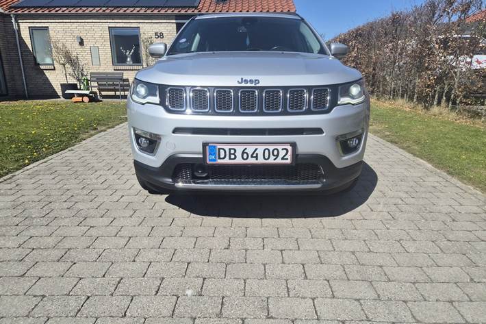 Sølv Jeep Compass fra 2020