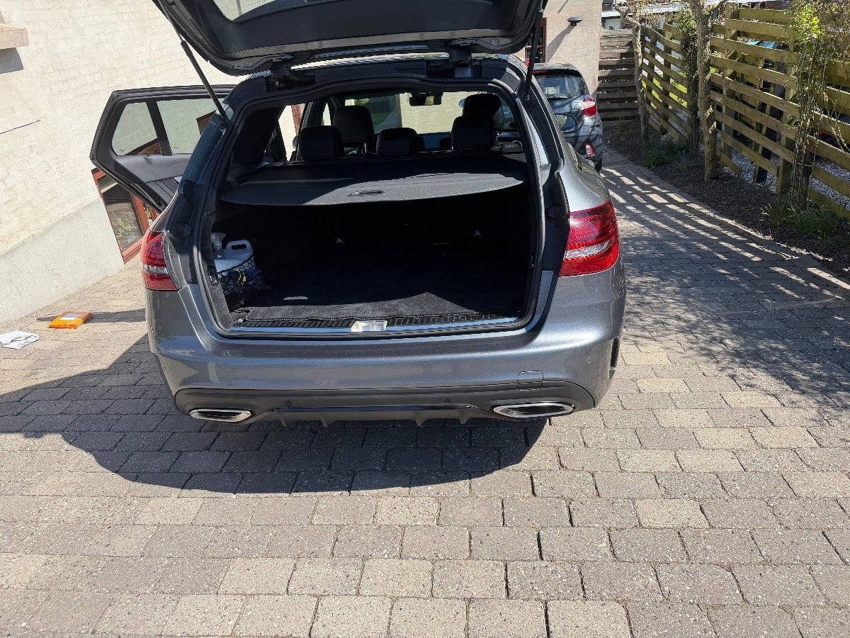 Sølv Mercedes C300 fra 2019