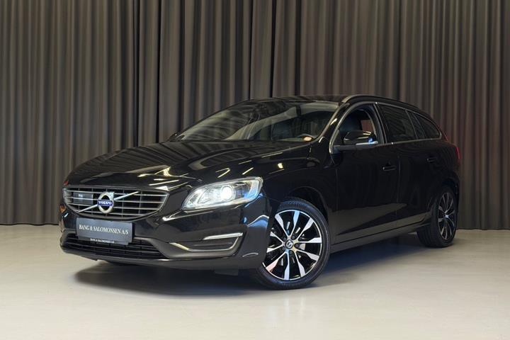 Sort Volvo V60 fra 2018 set udefra