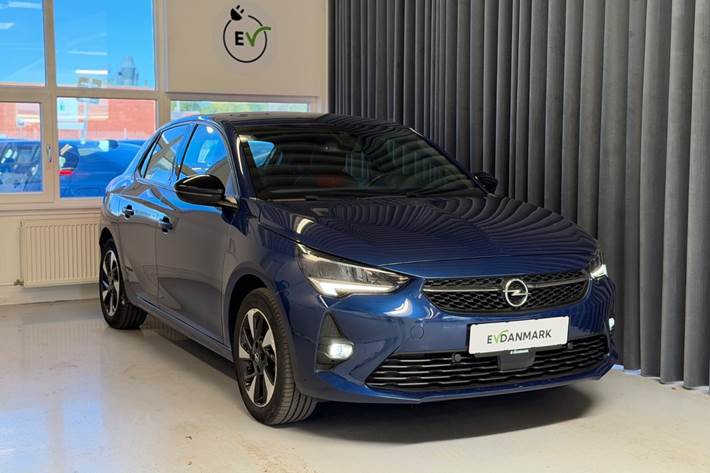 Blå Opel Corsa-e fra 2021 set udefra