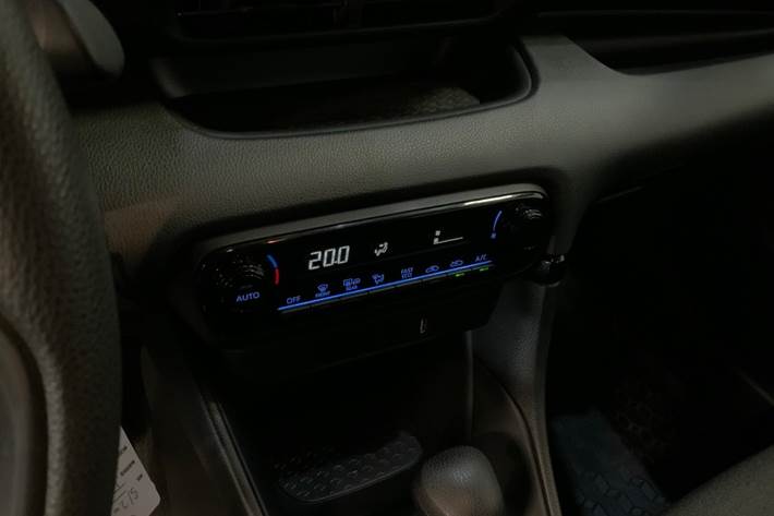 Grå Toyota Yaris fra 2020
