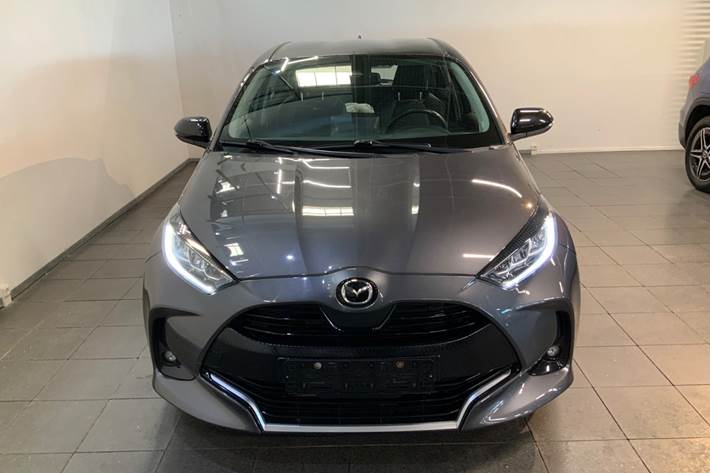 Grå Mazda 2 fra 2022