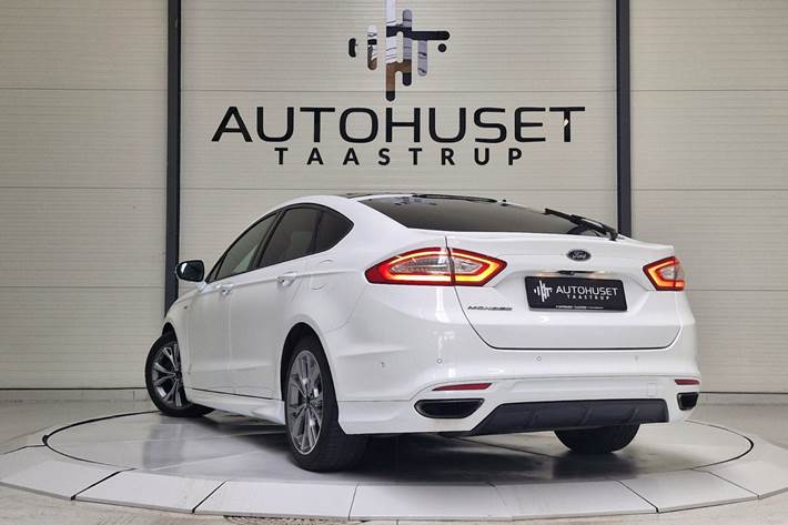 Hvid Ford Mondeo fra 2018