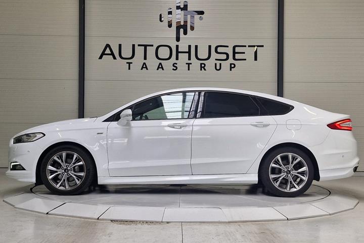 Hvid Ford Mondeo fra 2018