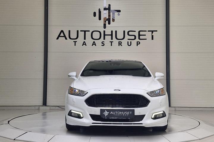 Hvid Ford Mondeo fra 2018