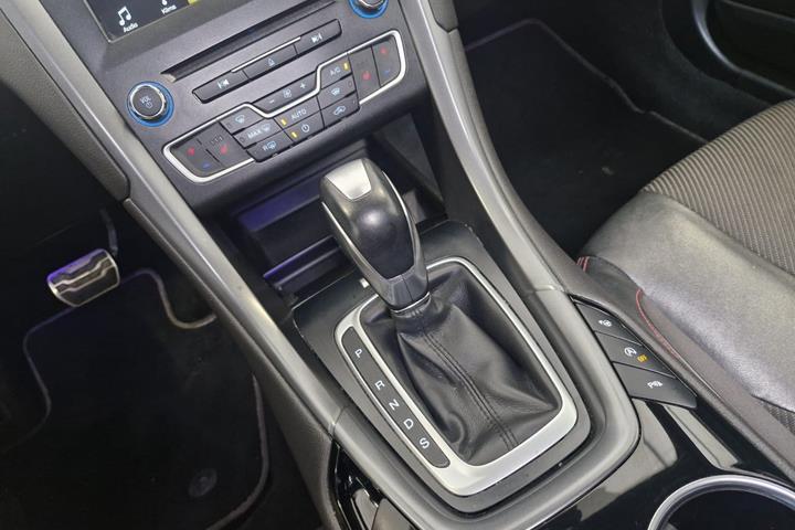 Hvid Ford Mondeo fra 2018