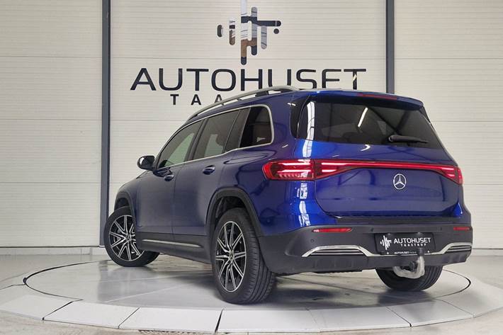 Blå Mercedes EQB250+ fra 2024