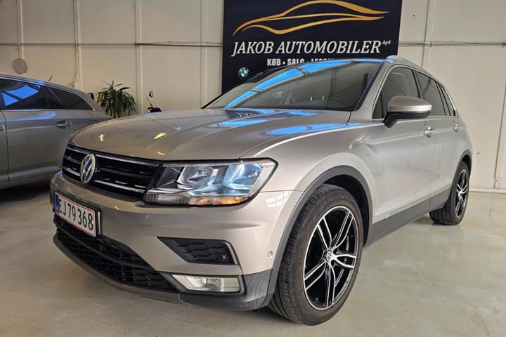 Sølv VW Tiguan fra 2017 set udefra