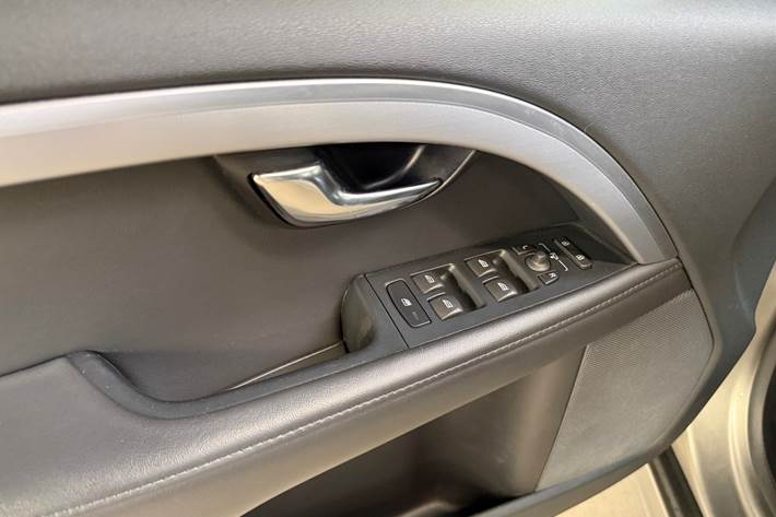 Sølv Volvo V70 fra 2016