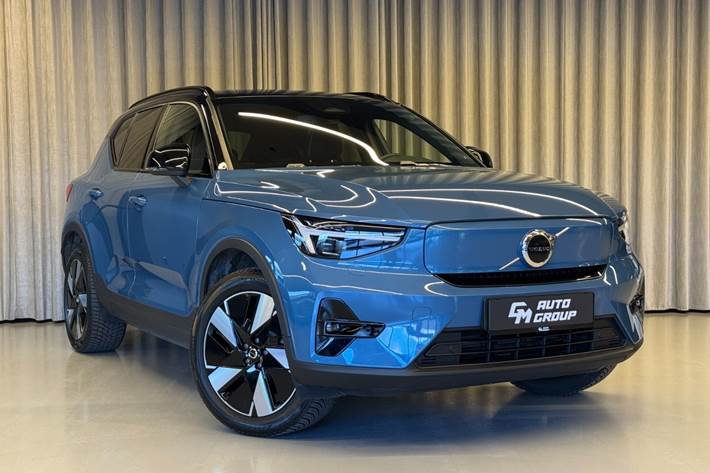 Blå Volvo XC40 fra 2024