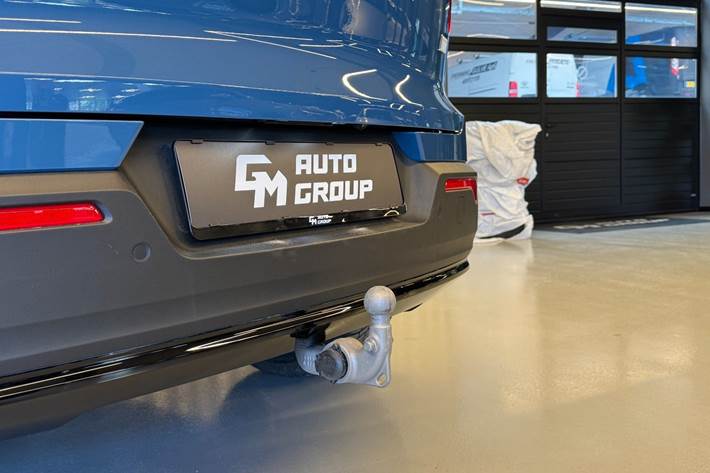 Blå Volvo XC40 fra 2024