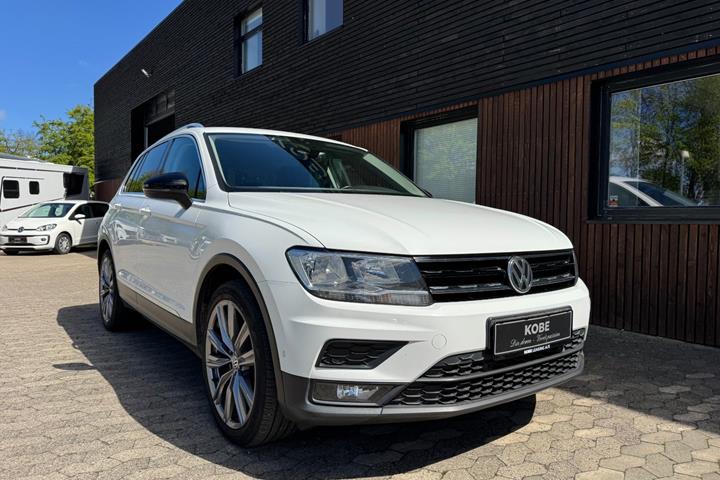 Hvid VW Tiguan fra 2019 set udefra
