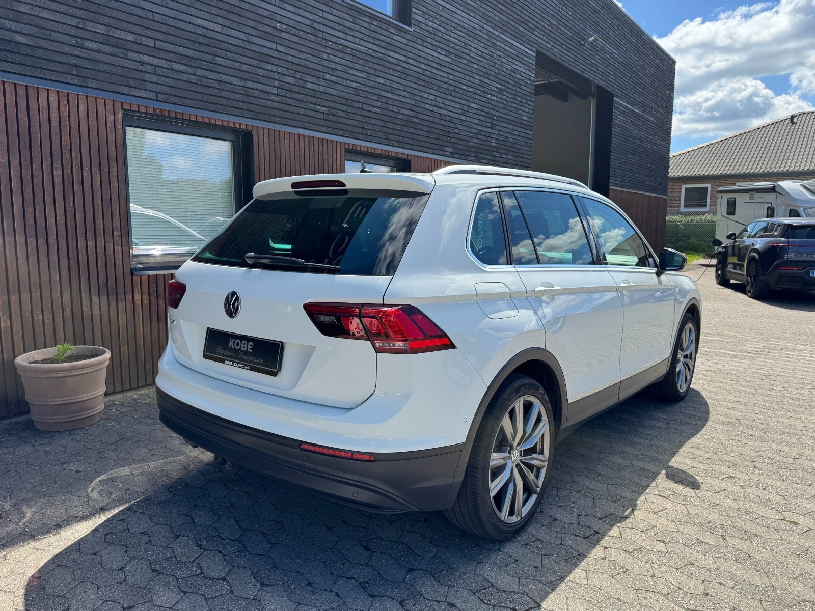 Hvid VW Tiguan fra 2019