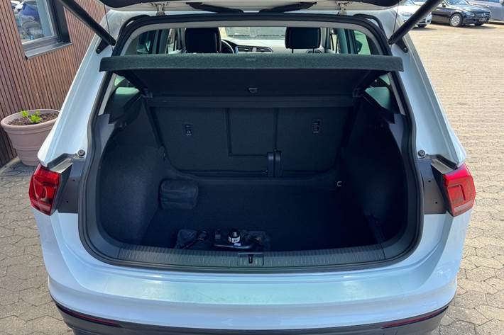 Hvid VW Tiguan fra 2019