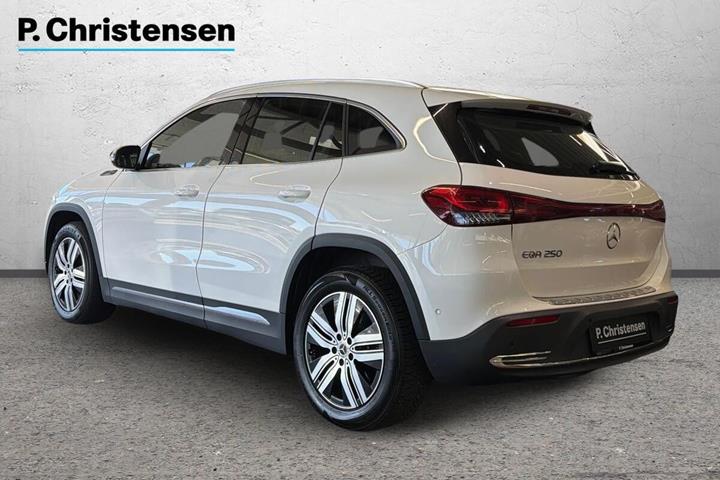 Hvid Mercedes EQA250 fra 2022