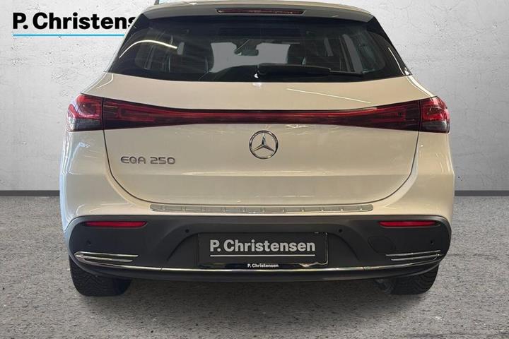 Hvid Mercedes EQA250 fra 2022
