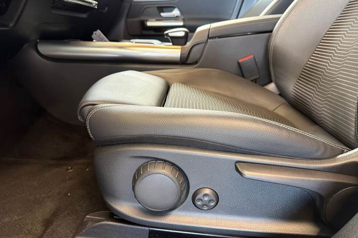 Hvid Mercedes EQA250 fra 2022