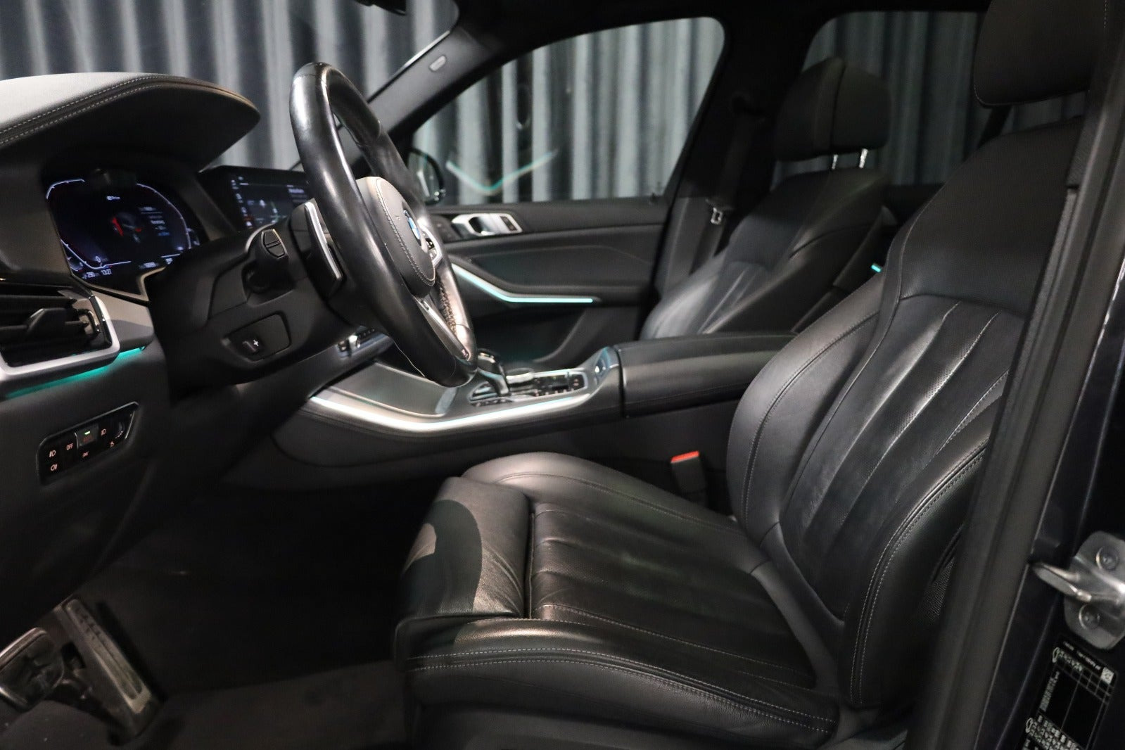 Grå BMW X5 fra 2021